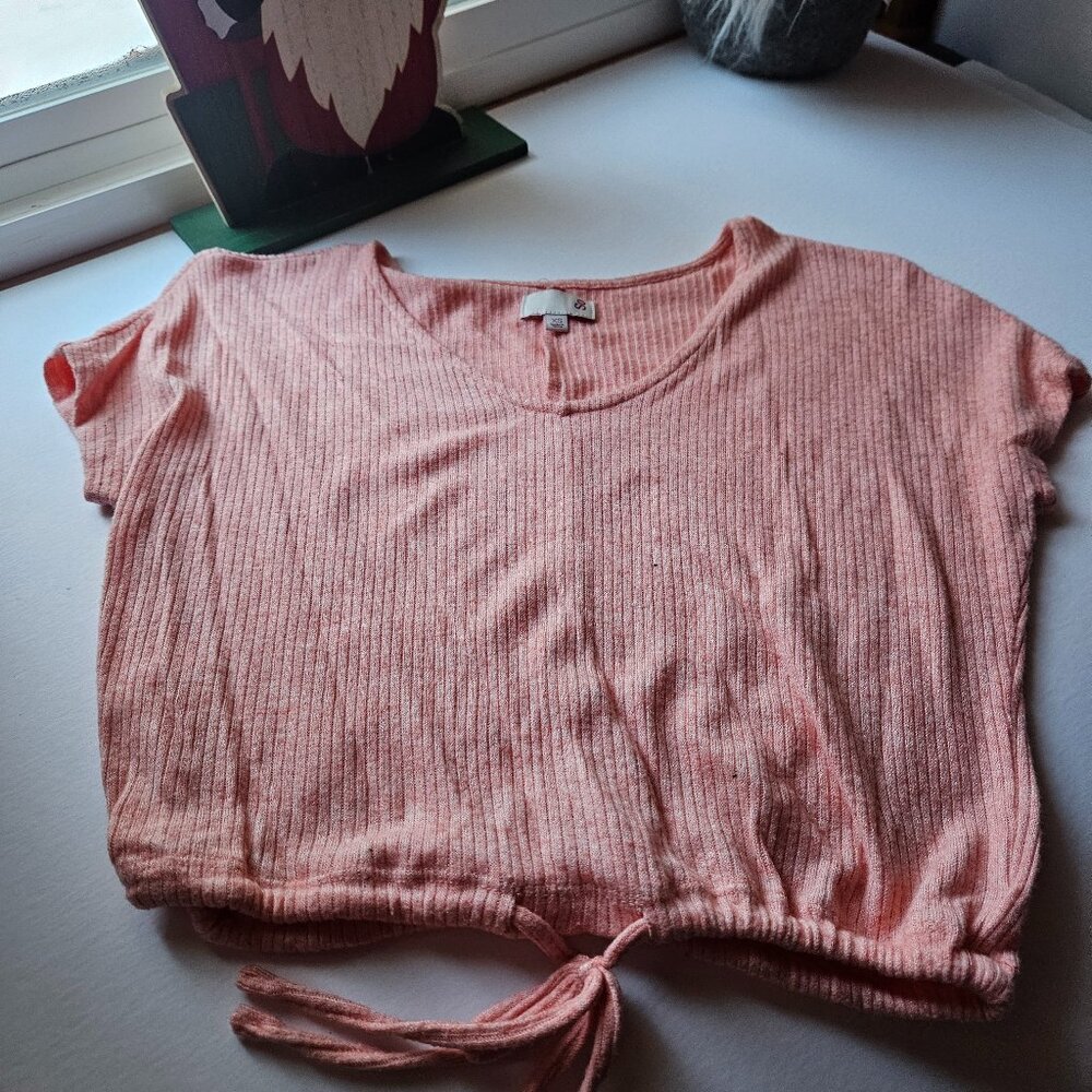 Soft Ribbed Peach Tie-Front Cropped Tee – Size XS